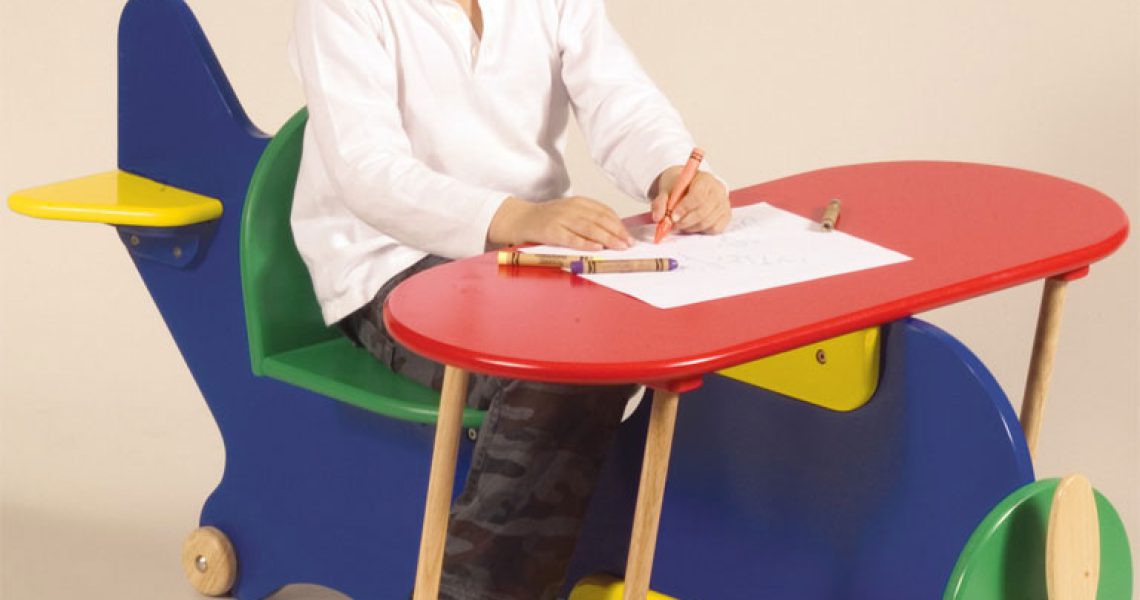 Cool-Kids-desks-for-painting-and-writing-6