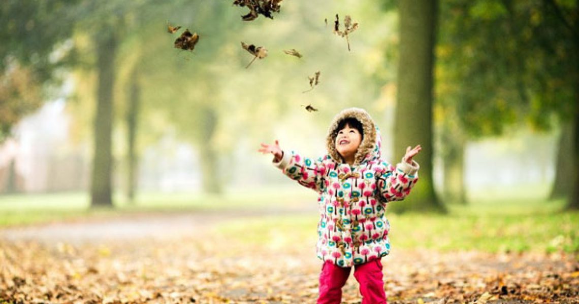 child-nature-autumn