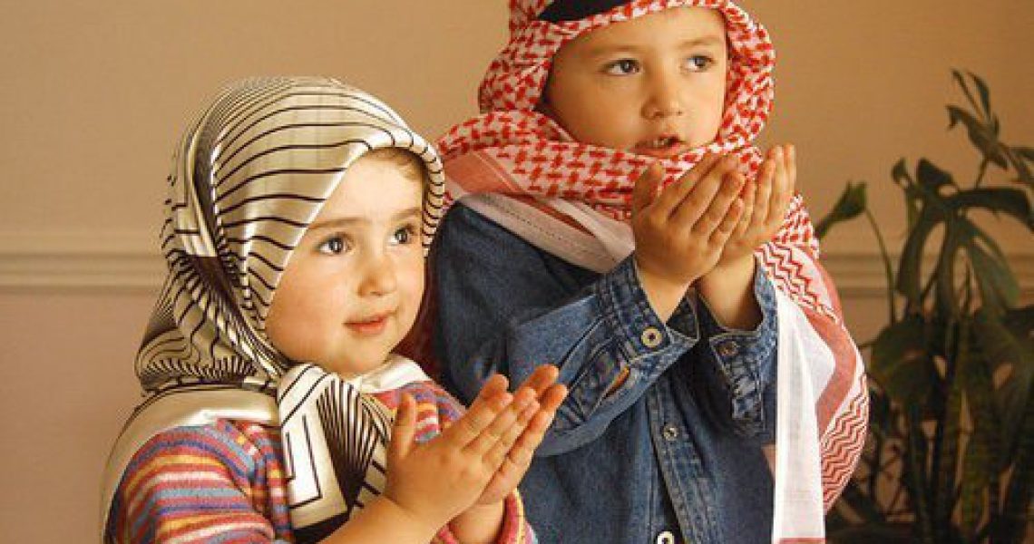 praying-muslim-children