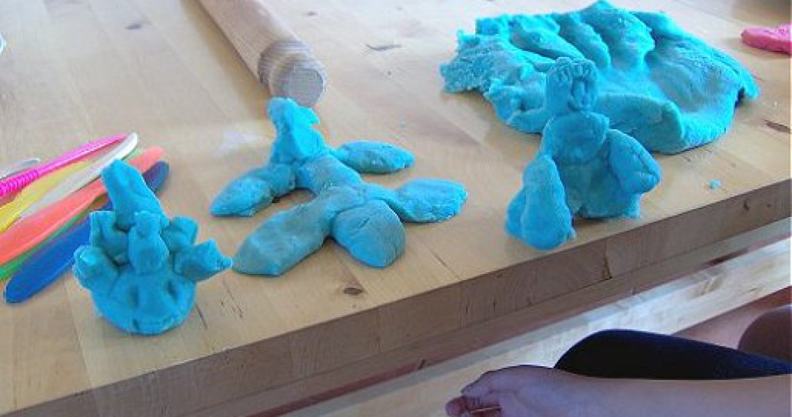 things-to-do-and-make-play-dough-6