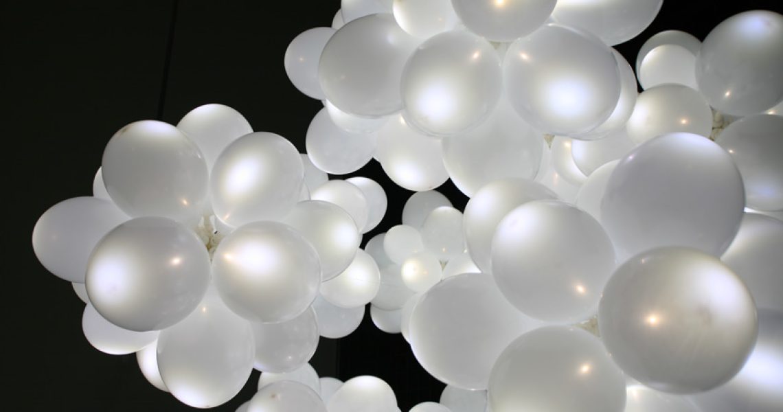 white-balloon-lamp-light-installation-by-kyouei-design